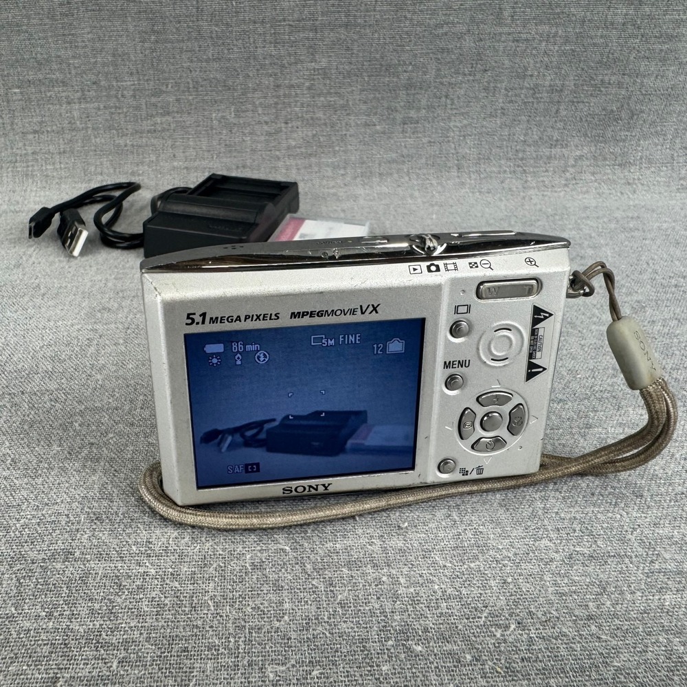 Sony Cyber-shot DSC-T5 5.1MP Digital Camera Silver Tested 2 Batteries Charger - Picture 2 of 10